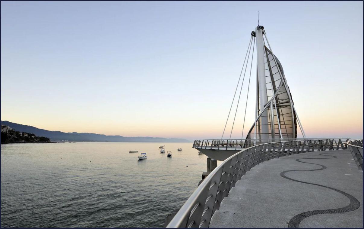 Hotel Delfin Vista Pier Beach Front Пуерто Валярта Екстериор снимка