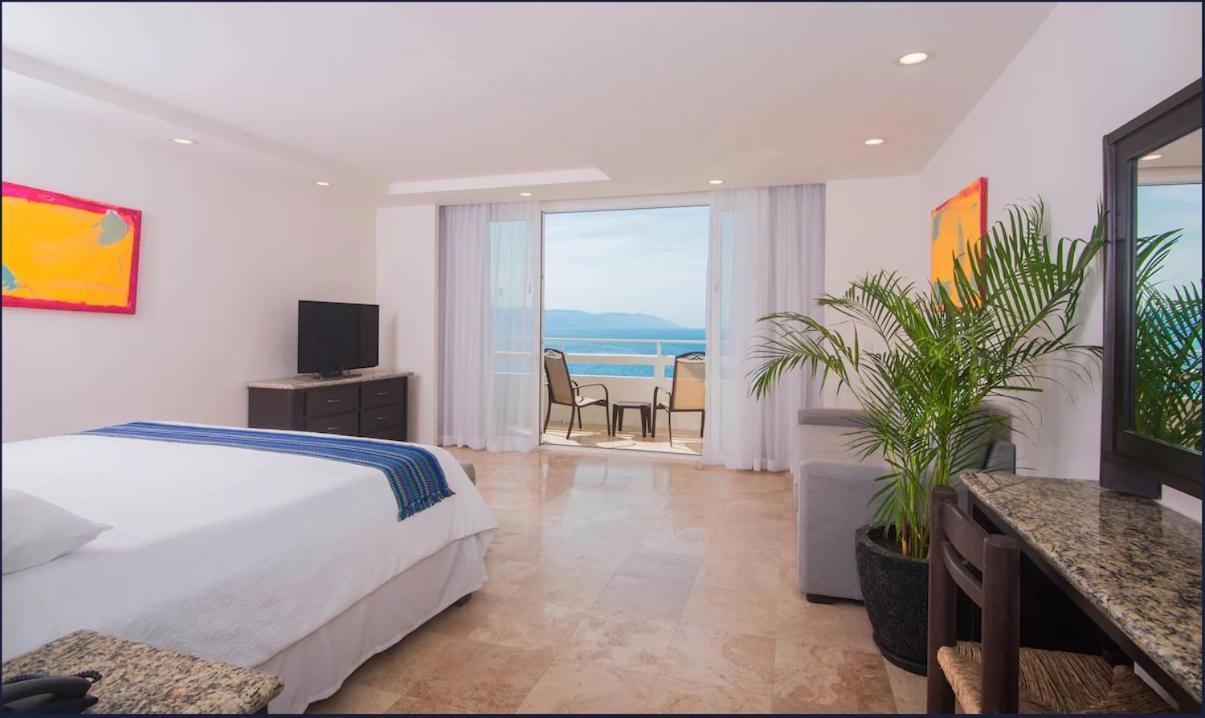 Hotel Delfin Vista Pier Beach Front Пуерто Валярта Екстериор снимка
