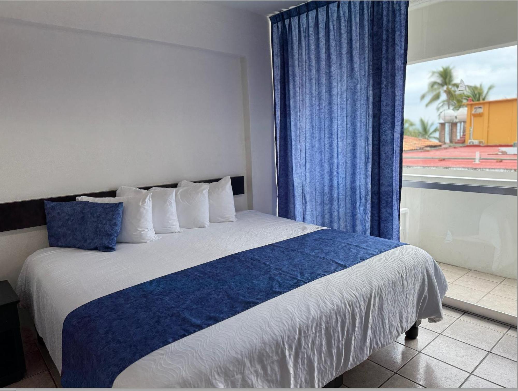 Hotel Delfin Vista Pier Beach Front Пуерто Валярта Екстериор снимка